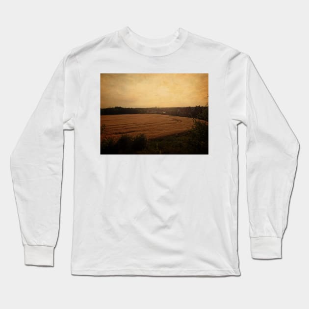 Baal mountains skyline, retro Long Sleeve T-Shirt by Gourmetkater